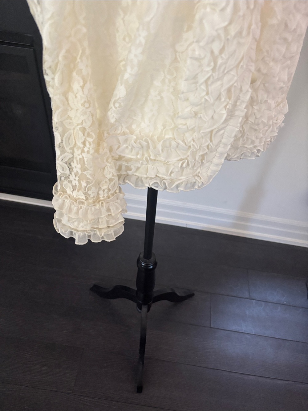 Vintage Ivory Ruffle Lace Button-Front Cardigan - Picture 4 of 6